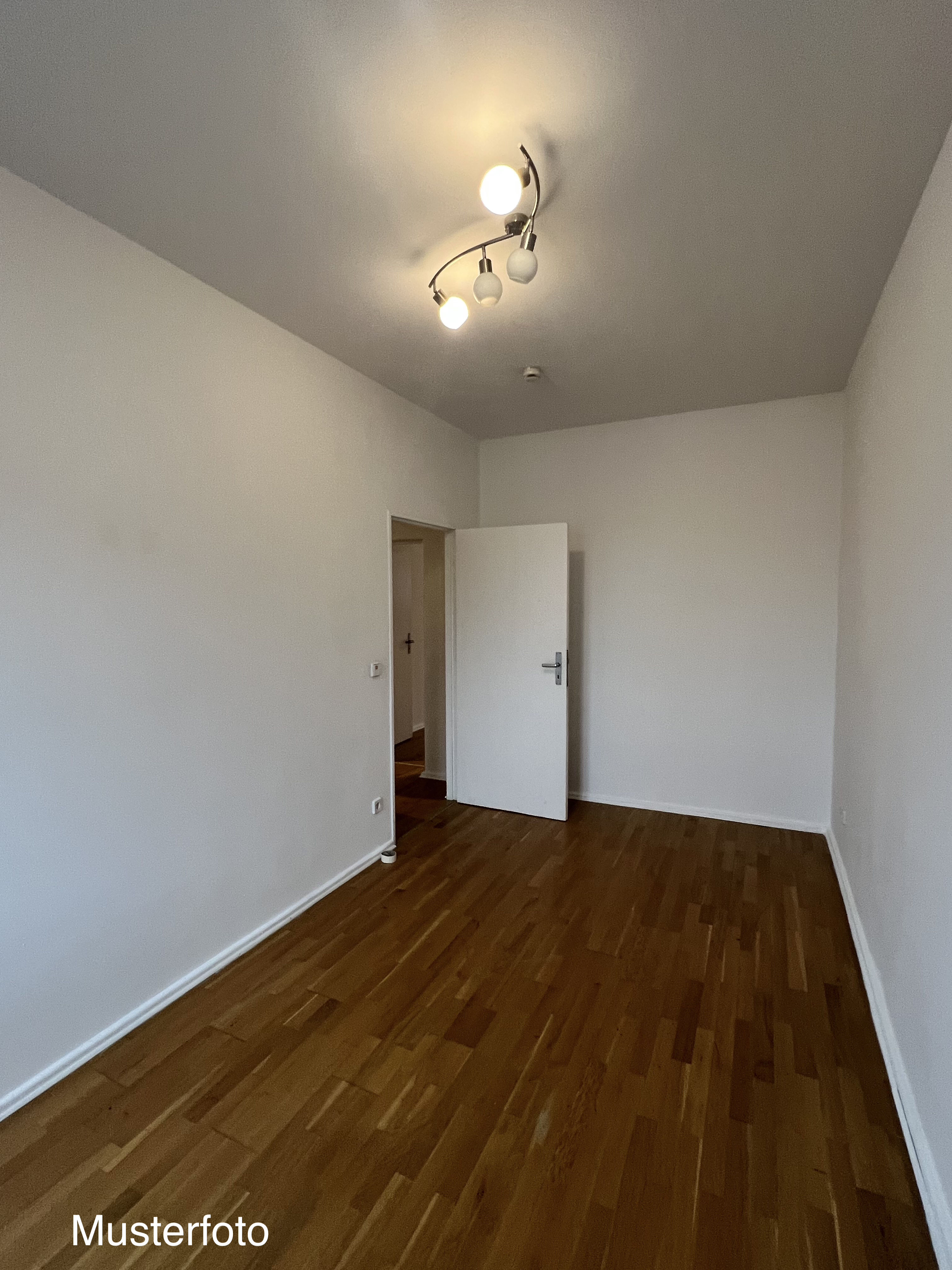 Charming 3-room apartment with balcony on the 1st floor in the popular Berlin district of Moabit - Photo 4