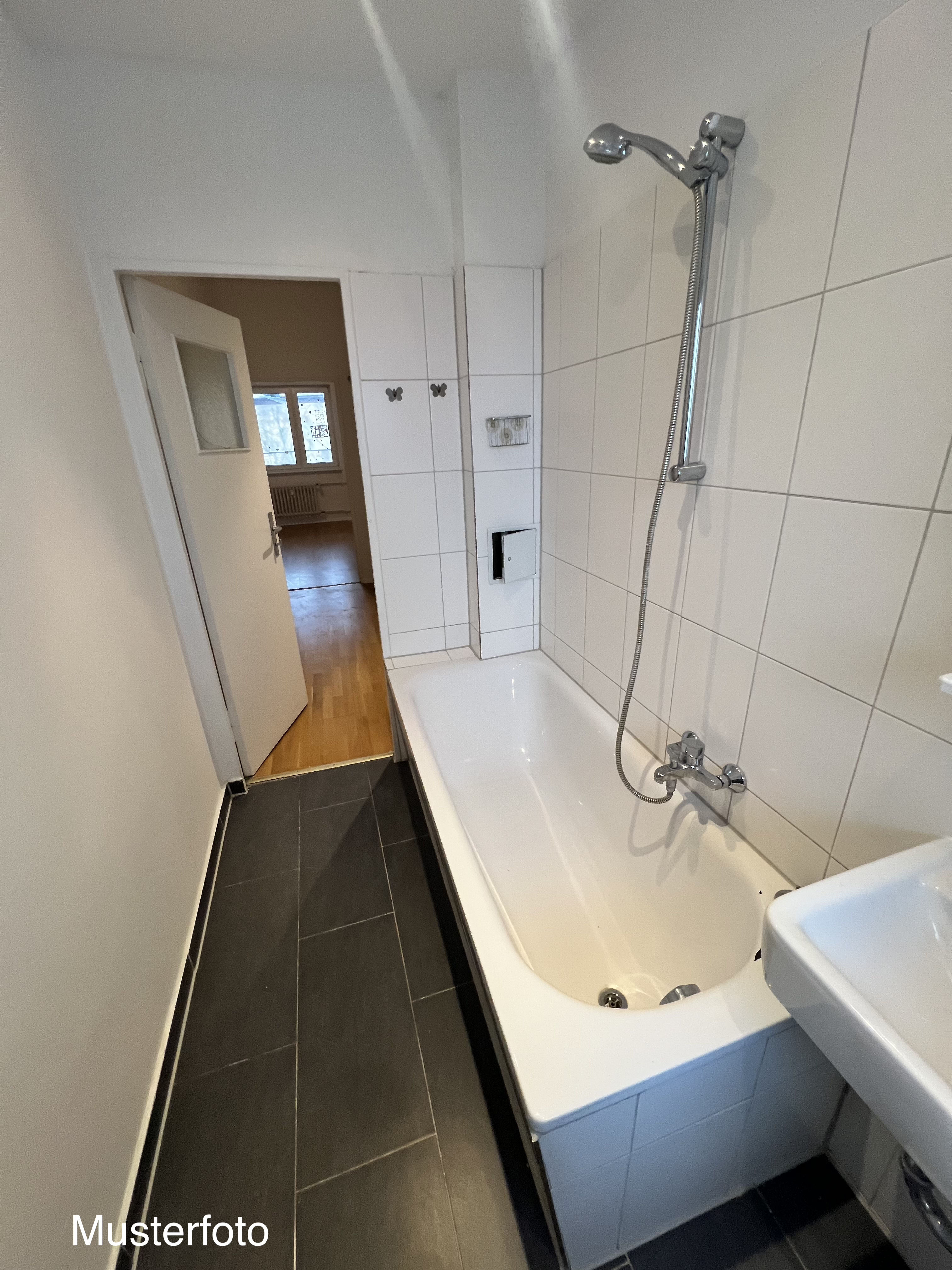 Charming 3-room apartment with balcony on the 1st floor in the popular Berlin district of Moabit - Photo 7
