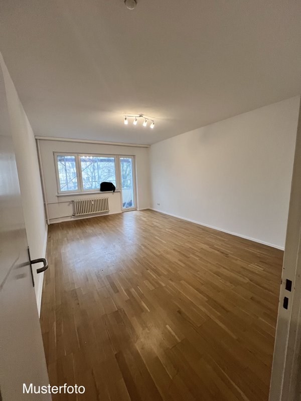 Charming 3-room apartment with balcony on the 1st floor in the popular Berlin district of Moabit - Photo 2