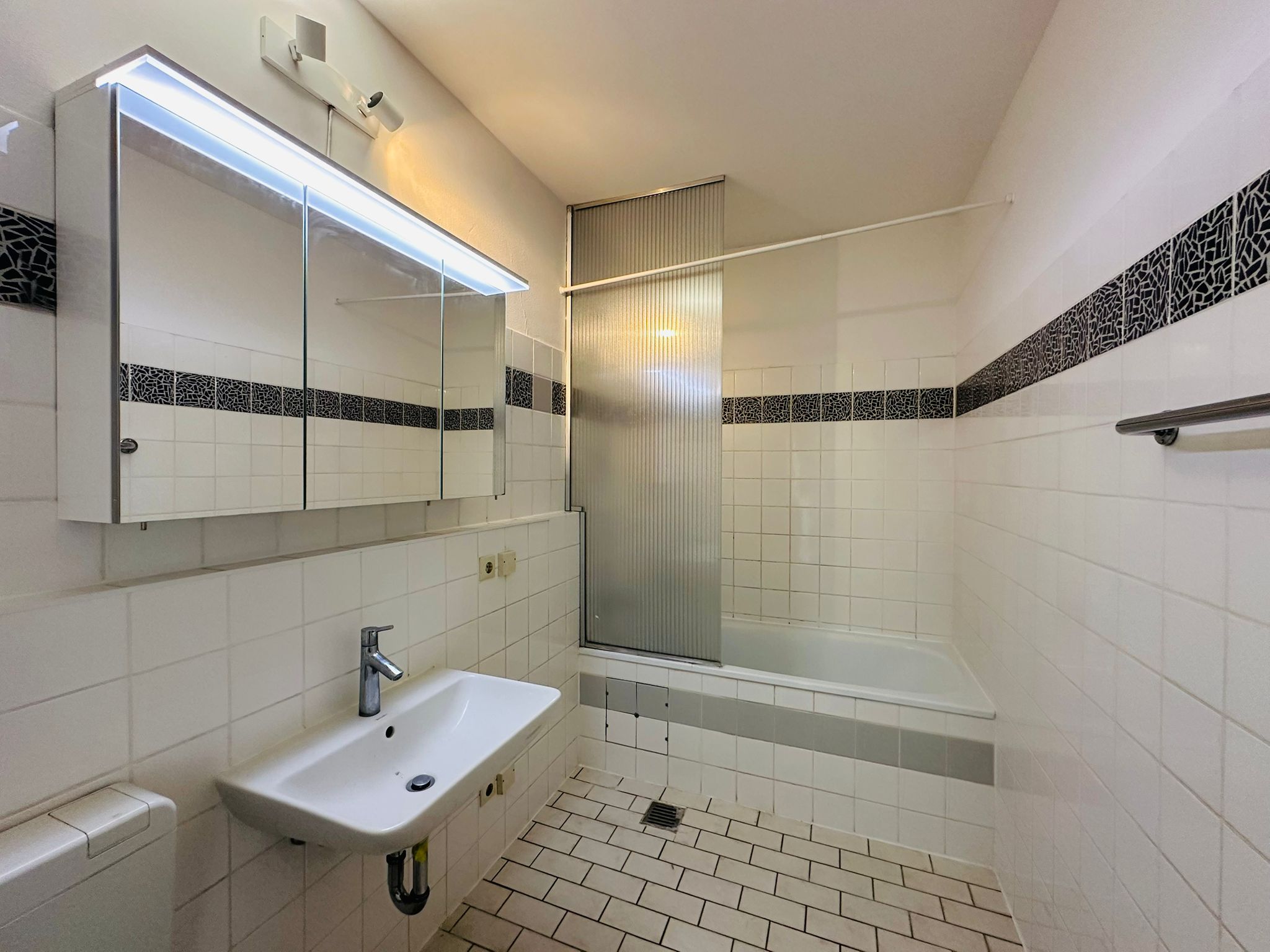 3-room apartment in Moabit with balcony, owner-occupancy possible - Photo 2