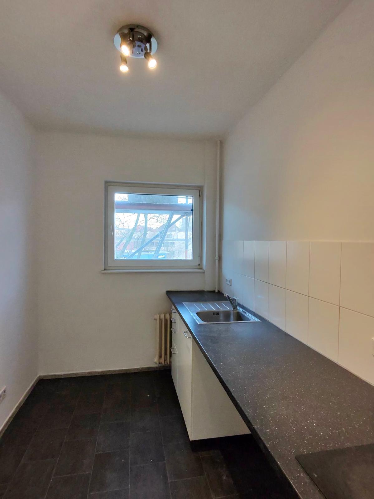 Attractive 3-Room Apartment with Balcony & Elevator – Ready for Self-Use (Berlin-Moabit) - Photo 6