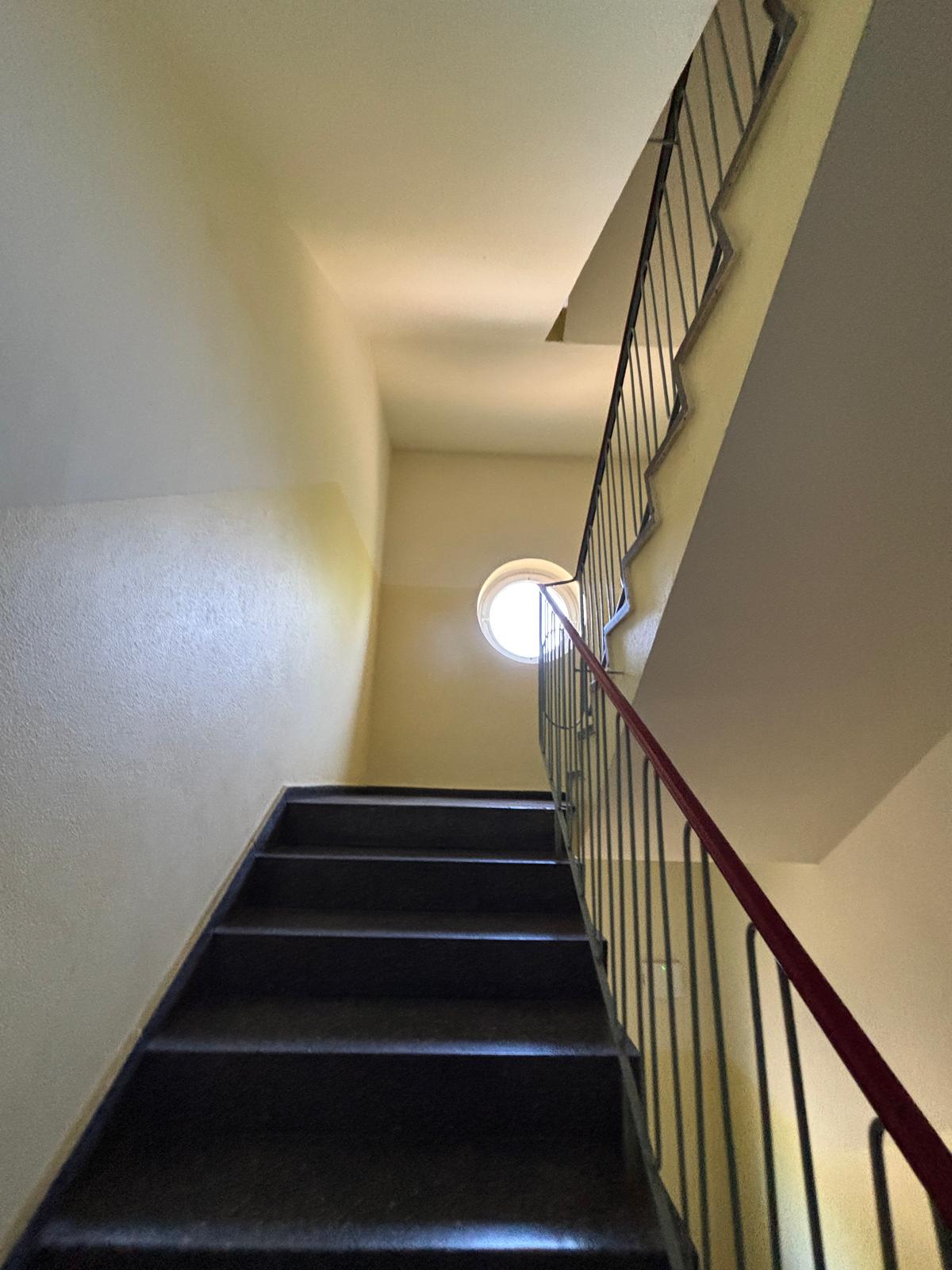 Attractive 3-Room Apartment with Balcony & Elevator – Ready for Self-Use (Berlin-Moabit) - Photo 7