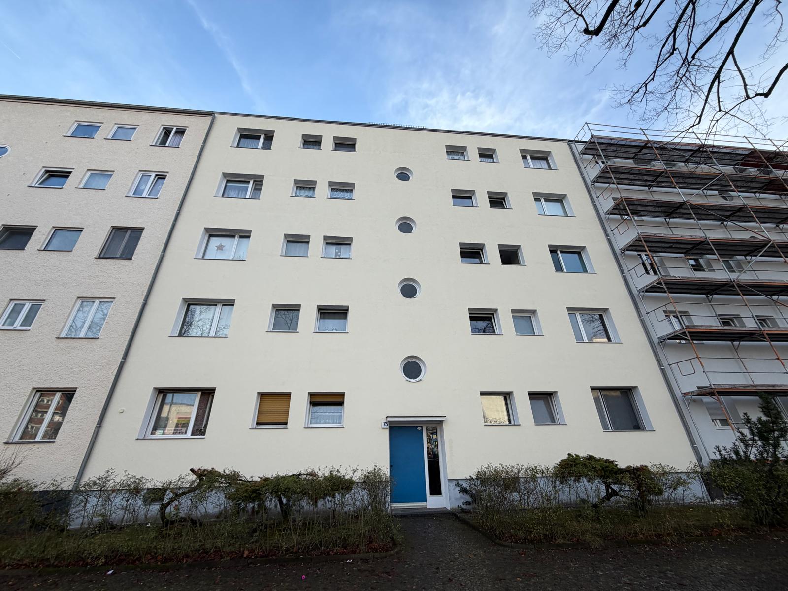 Attractive 3-Room Apartment with Balcony & Elevator – Ready for Self-Use (Berlin-Moabit) - Photo 9