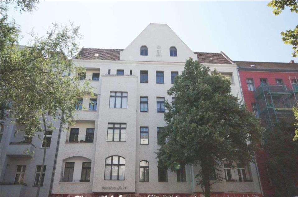 Beautiful 3-Room Altbau Apartment Available for Self-Use from 2029 - Photo 3