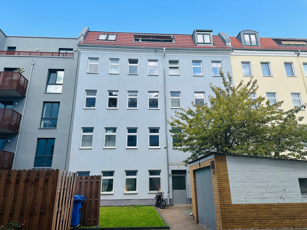 Available 3-room apartment in an old building in Neukölln - 1st floor - 80.10 m²