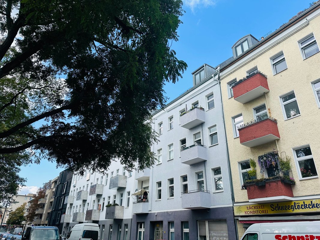 Available 3-room apartment in an old building in Neukölln - 1st floor - 80.10 m² - Photo 3