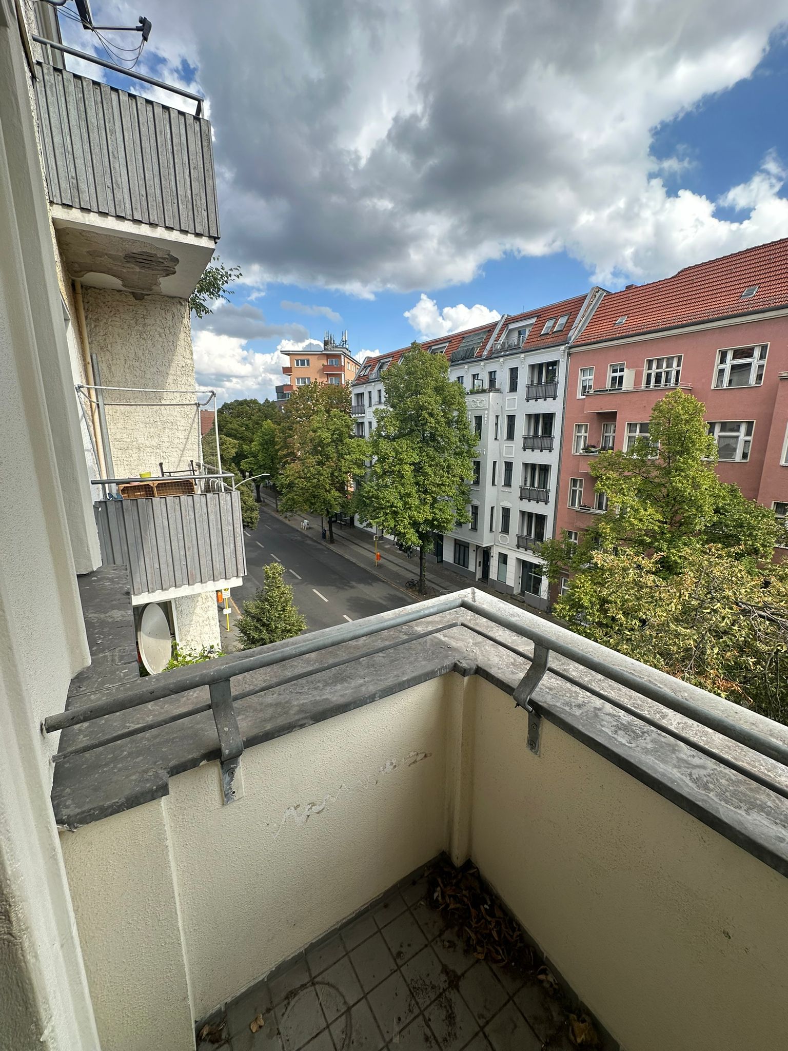 Ready-to-occupy old apartment with balcony in the heart of Tiergarten - Photo 6
