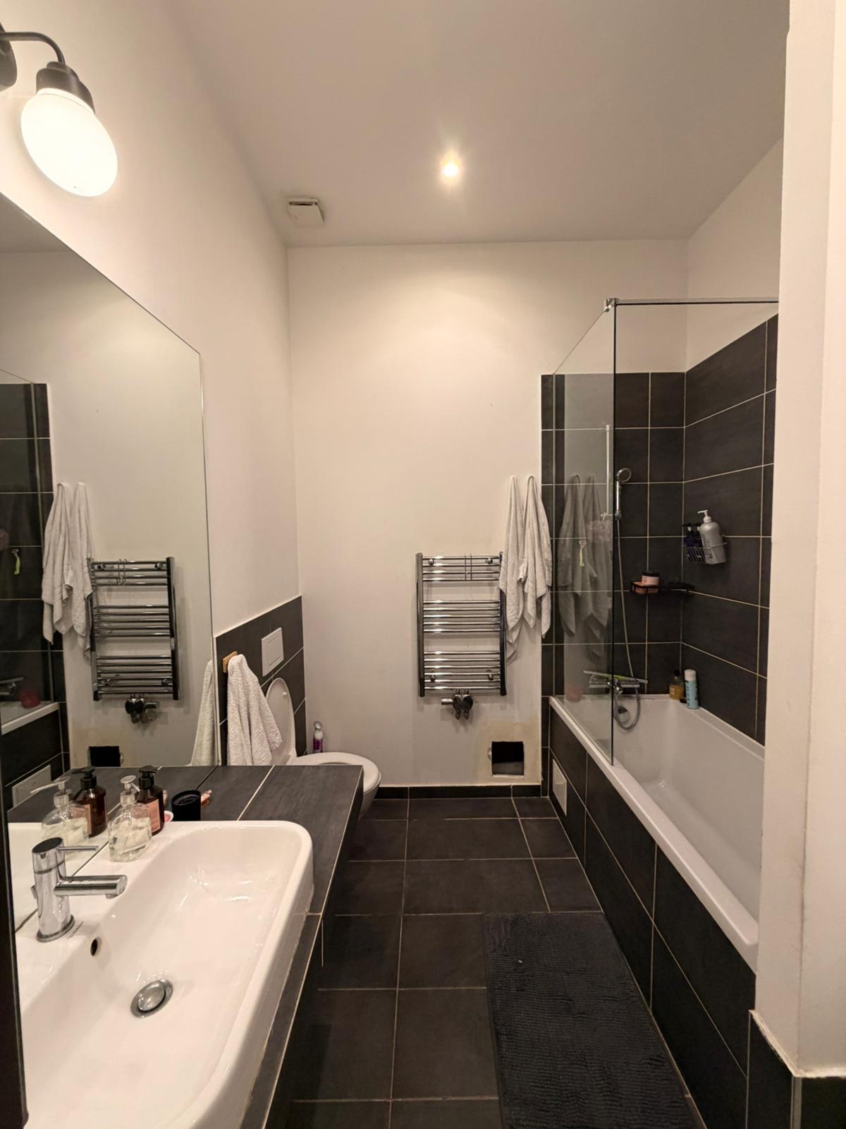 Charmante 4-Zimmer-Altbauwohnung mit Loggia in Moabit Bezugsfreie - Photo 3