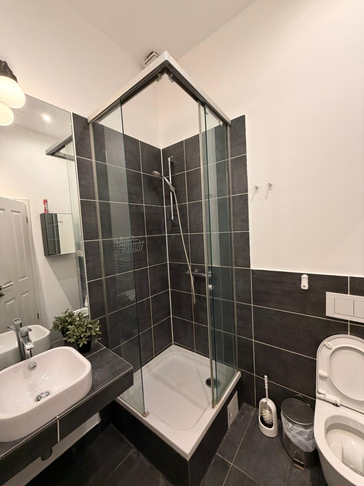 Charmante 4-Zimmer-Altbauwohnung mit Loggia in Moabit Bezugsfreie - Photo 5