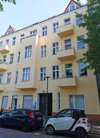 Charming apartment in an old building in Berlin-Wedding - owner-occupancy possible