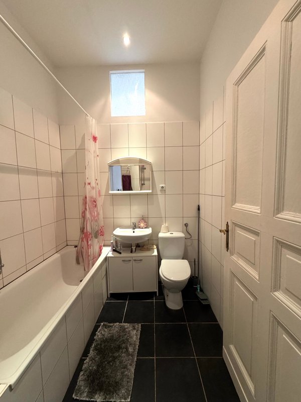 Charming Studio Apartment in a Quiet Courtyard! - Photo 7