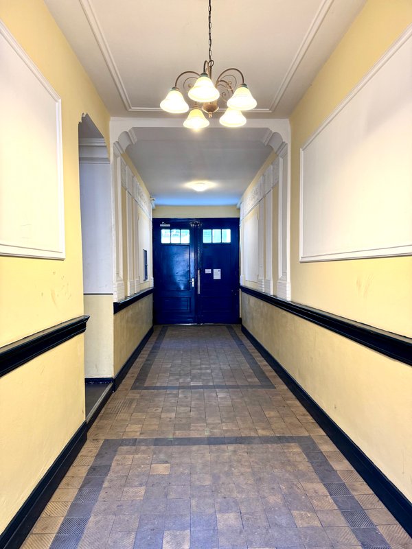 Charming Studio Apartment in a Quiet Courtyard! - Photo 9