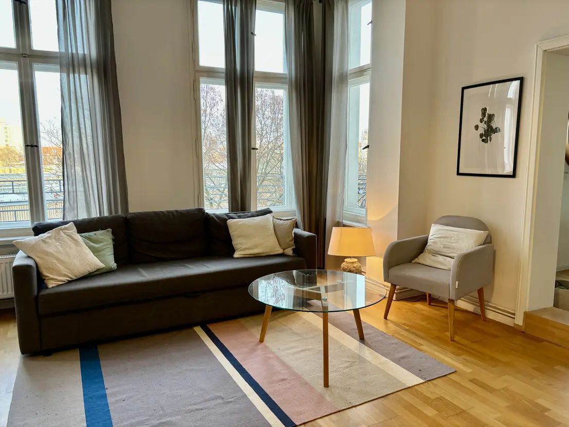 Expansive 6-Room Apartment in the Heart of Kreuzberg - Photo 2