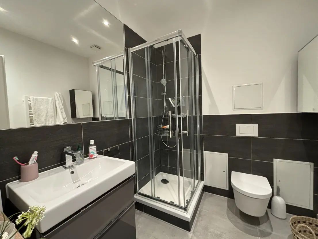 Expansive 6-Room Apartment in the Heart of Kreuzberg - Photo 5