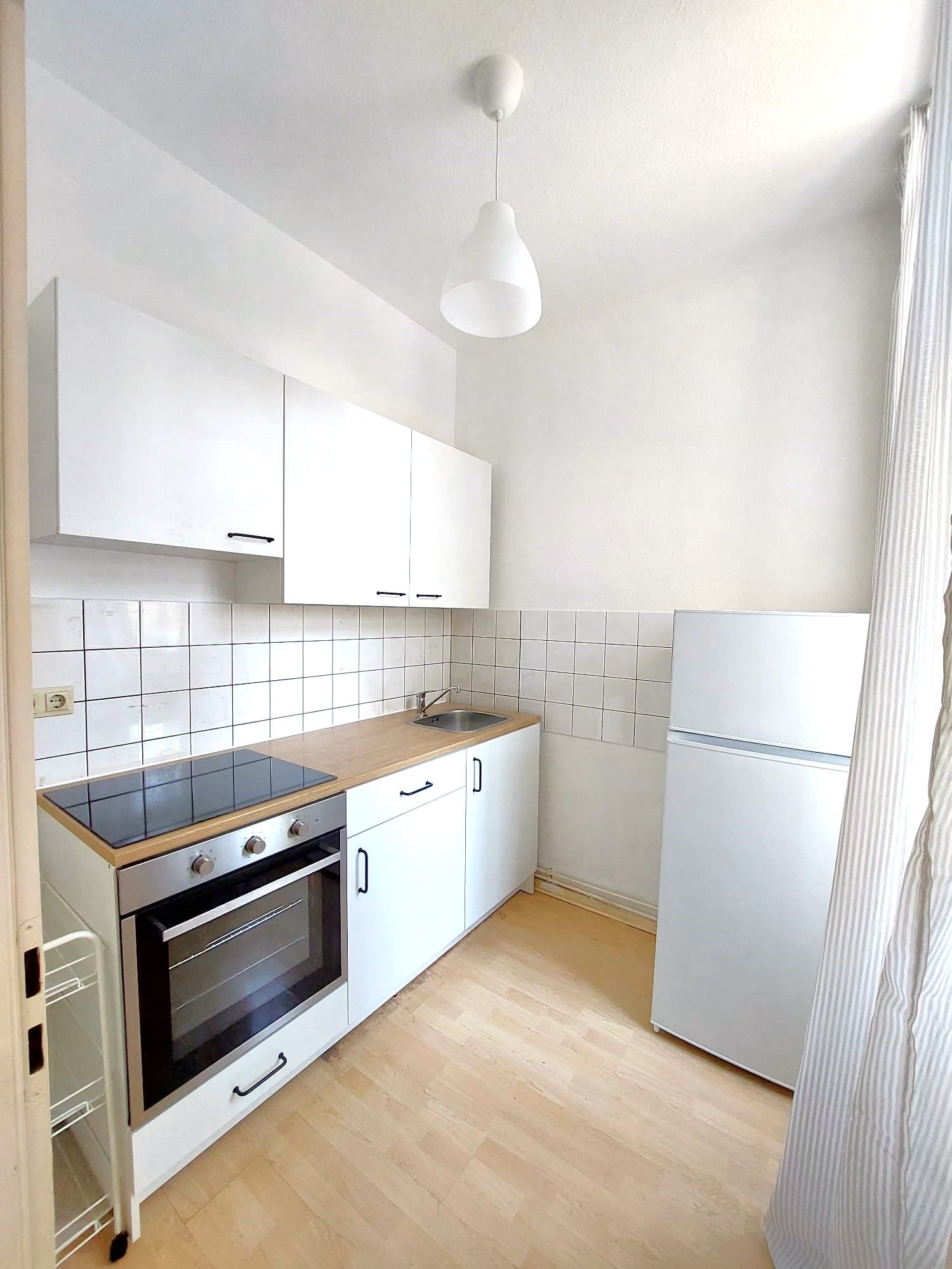 Inviting 2-Room Altbau Apartment in Neukölln - Photo 4