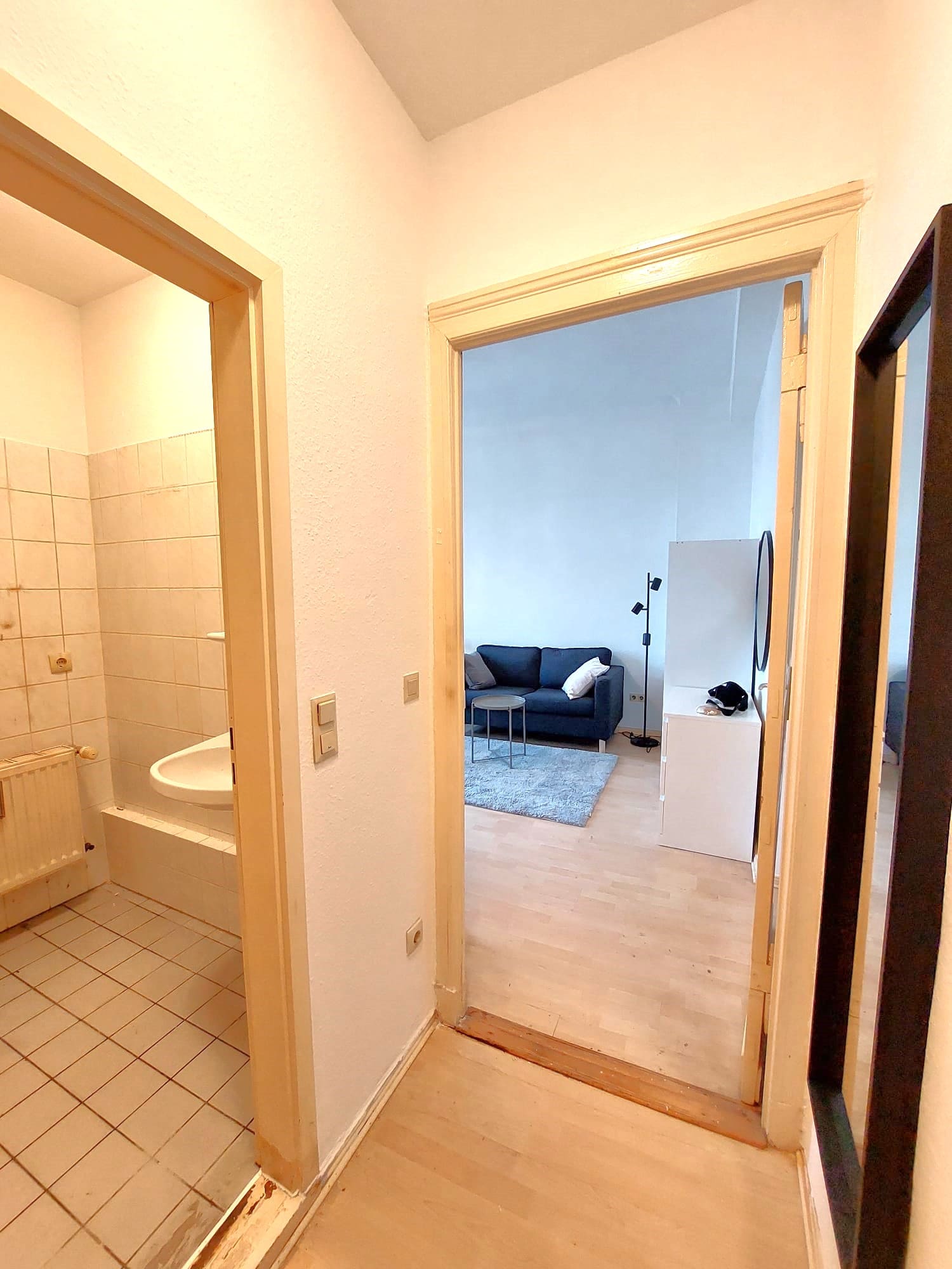 Inviting 2-Room Altbau Apartment in Neukölln - Photo 5