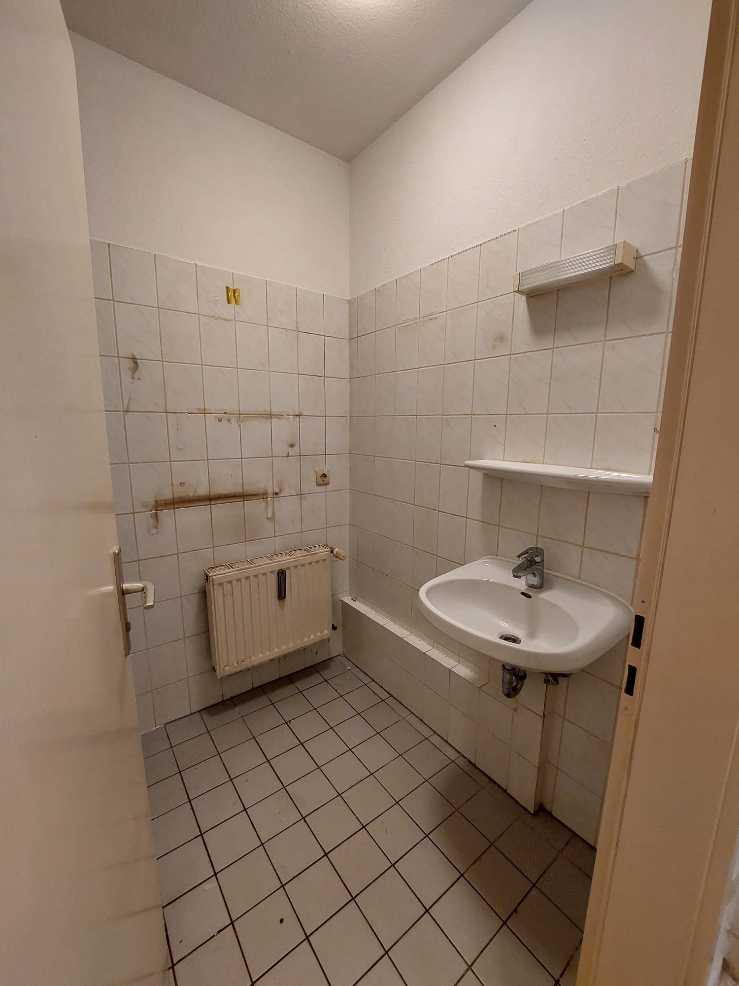 Inviting 2-Room Altbau Apartment in Neukölln - Photo 6
