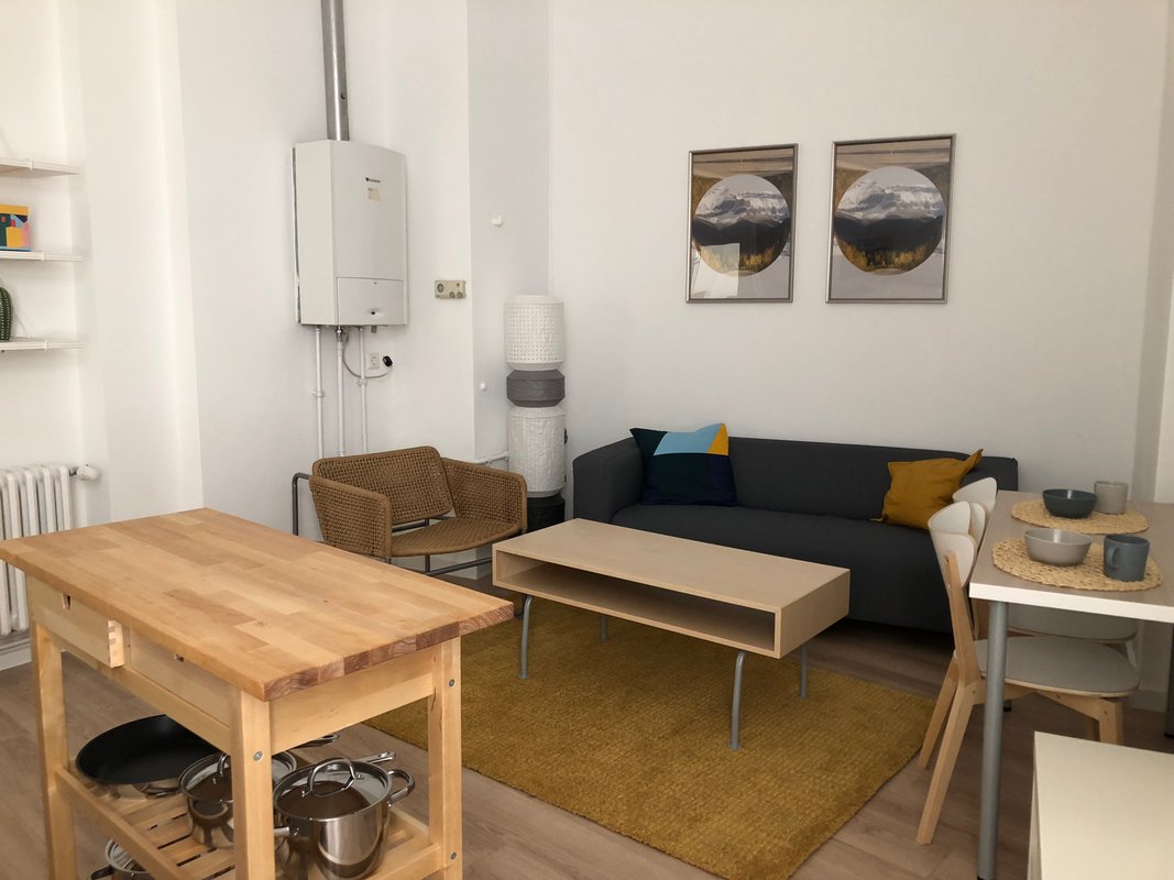 Renovated 1-Room Altbau Apartment – Eisenacher Straße, Schöneberg - Photo 2