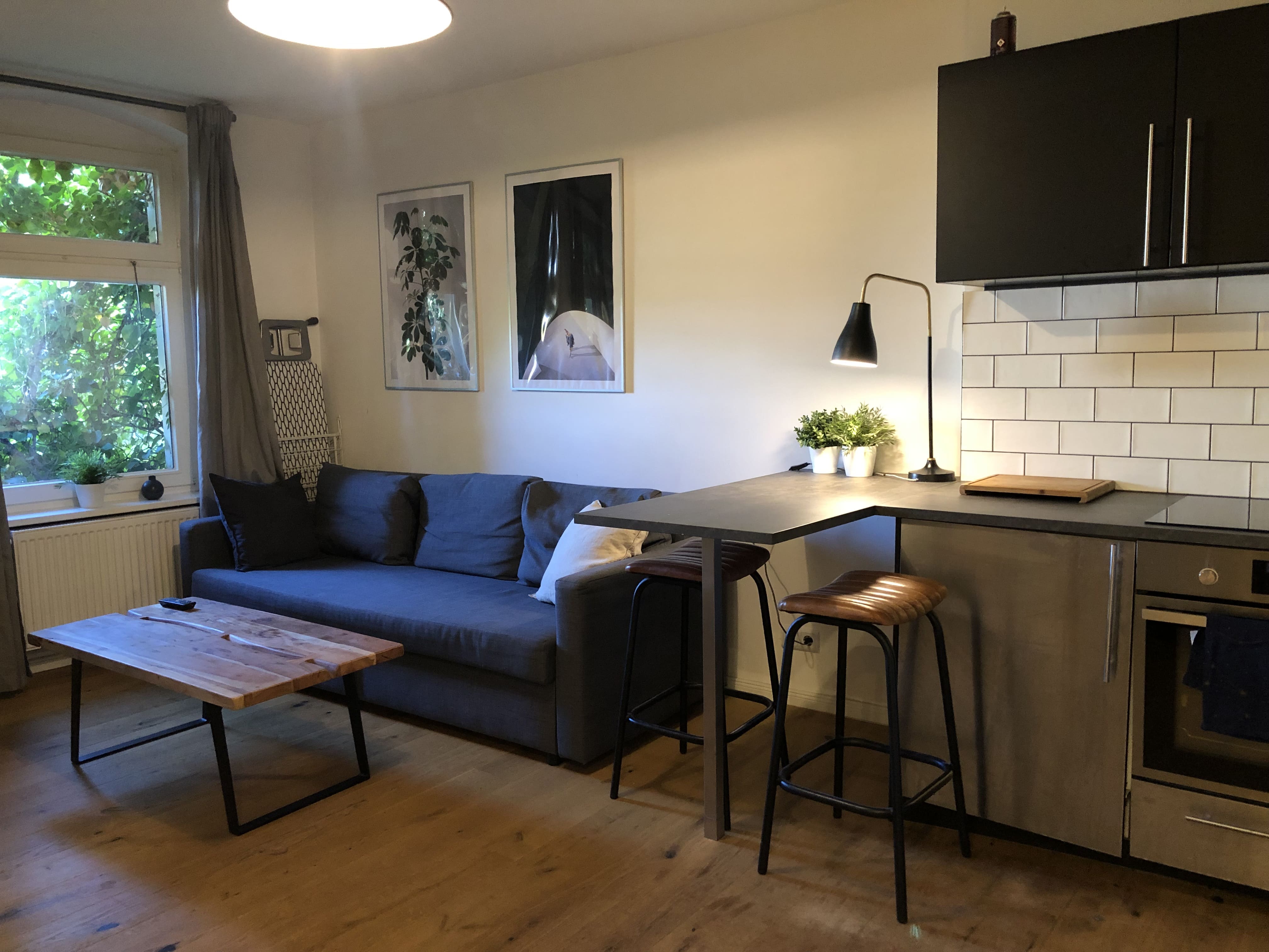 Renovated Historic Apartment in Moabit, Berlin - Photo 2