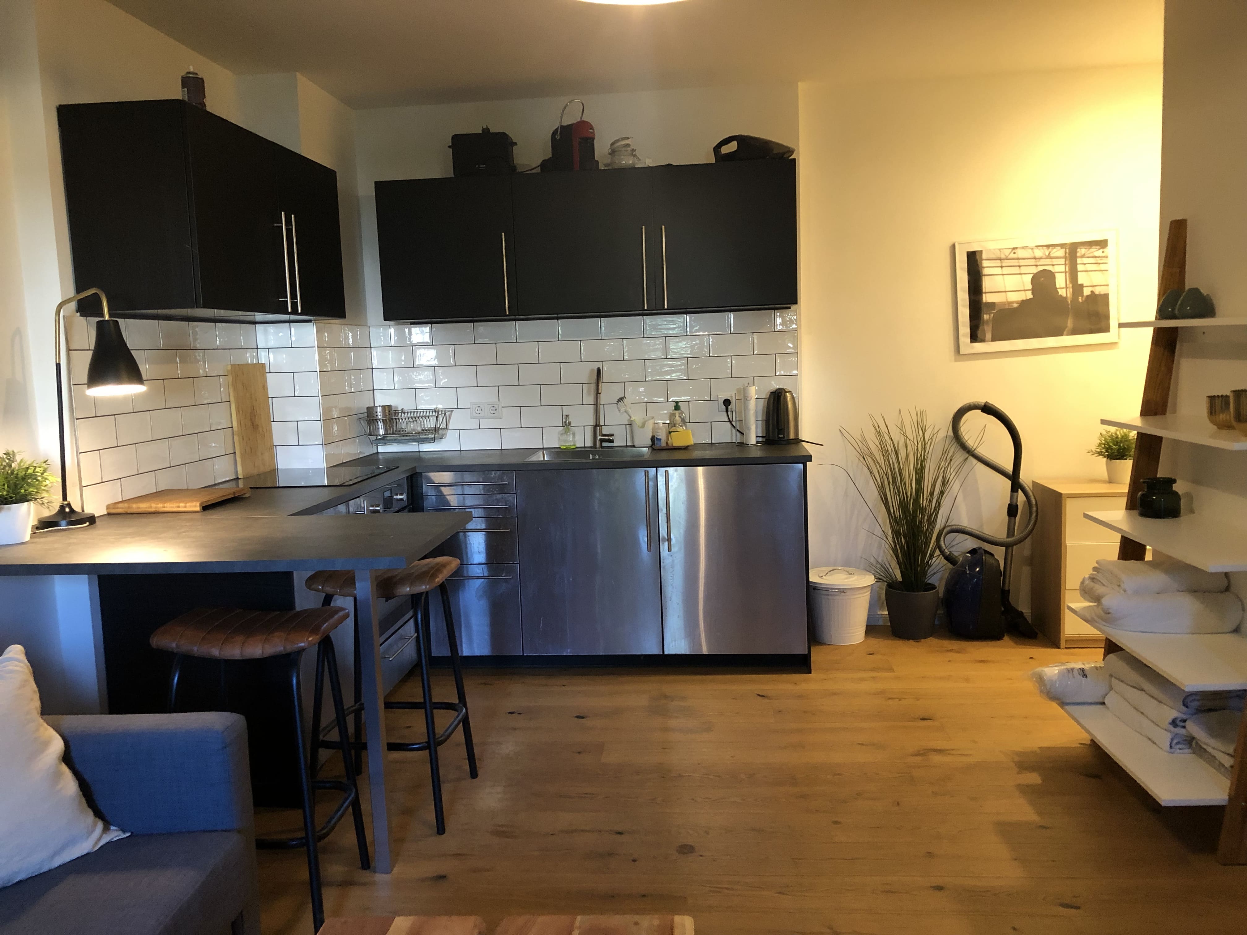 Renovated Historic Apartment in Moabit, Berlin - Photo 4