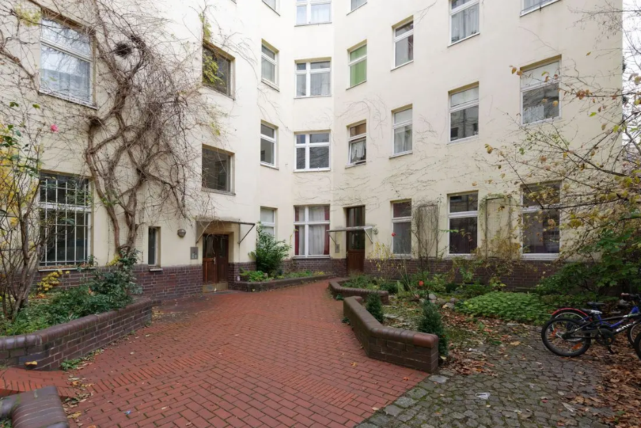 Beautiful 2-room apartment in the heart of Moabit, owner-occupancy possible from 2029 - Photo 2
