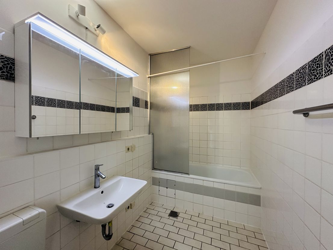 Great 3-room apartment with balcony and elevator! - Photo 3