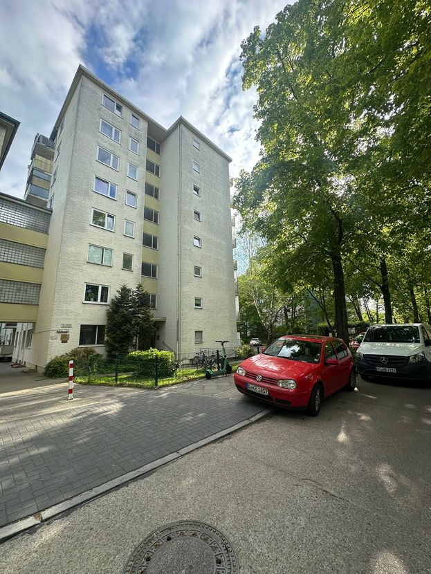 Two-Room Apartment with Balcony in Mariendorf, Berlin